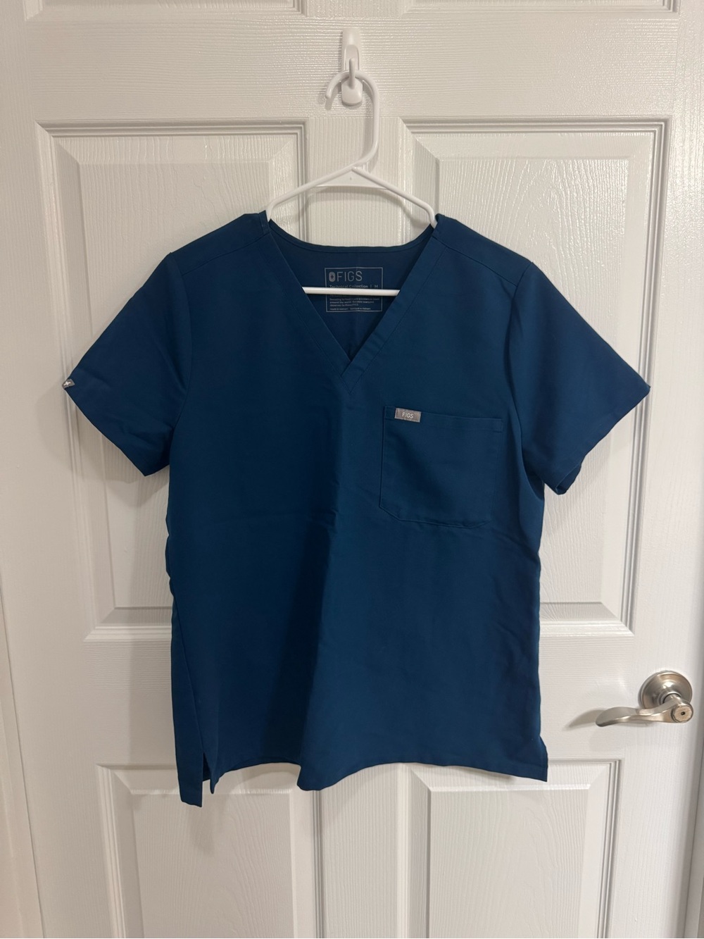 Figs Women's V-Neck Scrub Top - Deep Reef